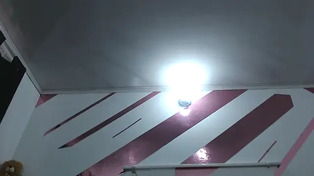 Kitten Hot  online show from November 27, 2025, 9:17 pm