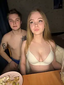 Family-Mm1 online show from December 19, 2024, 7:51 pm