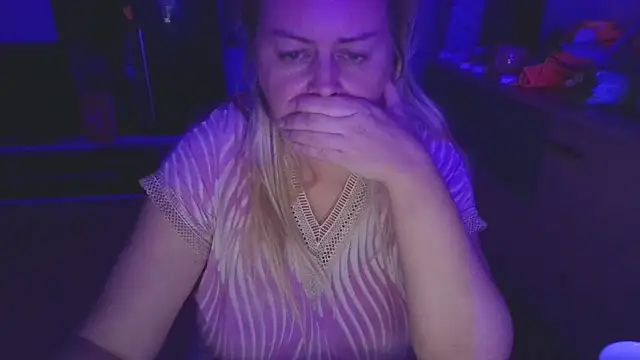 Meliss Official9 online show from October 11, 2025, 5:44 pm