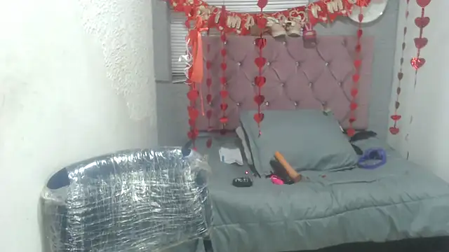 Snapshot of vainillaplaypussy chatting on February 19, 2025, 12:11 pm vainillaplaypussy online show from February 19, 2025, 12:11 pm