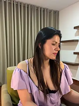 Snapshot of Alice_Biel chatting on January 10, 2025, 1:21 am Alice Biel online show from January 10, 2025, 1:21 am