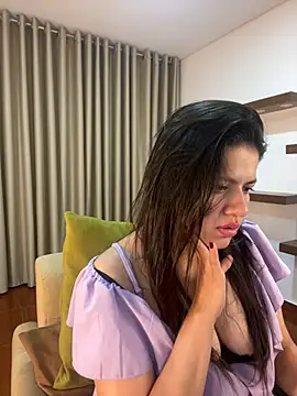 Snapshot of Alice_Biel chatting on January 25, 2025, 4:13 am Alice Biel online show from January 25, 2025, 4:13 am