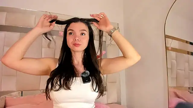 isabella gomez11 online show from June 6, 2026, 11:20 pm