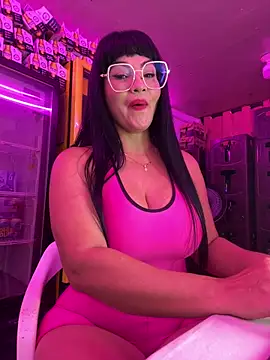 Hot beauty   online show from April 14, 2026, 5:24 am