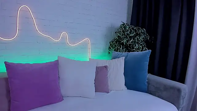 rossy babe  online show from December 2, 2025, 11:45 pm