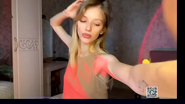 Snapshot of Evvie_Summn1 chatting on September 28, 2025, 5:57 am Evvie Summn1 online show from September 28, 2025, 5:57 am