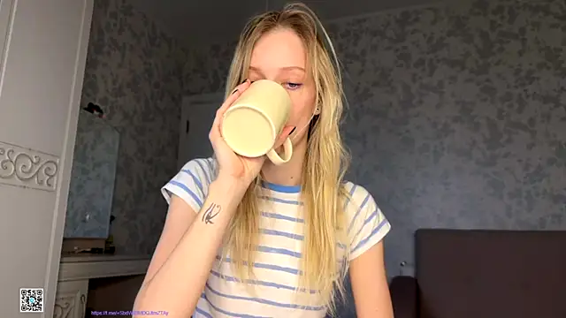 Snapshot of Evvie_Summn1 chatting on October 11, 2025, 12:47 pm Evvie Summn1 online show from October 11, 2025, 12:47 pm