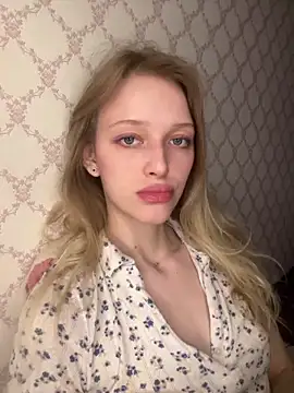 Evvie Summn1 online show from April 17, 2026, 3:04 pm