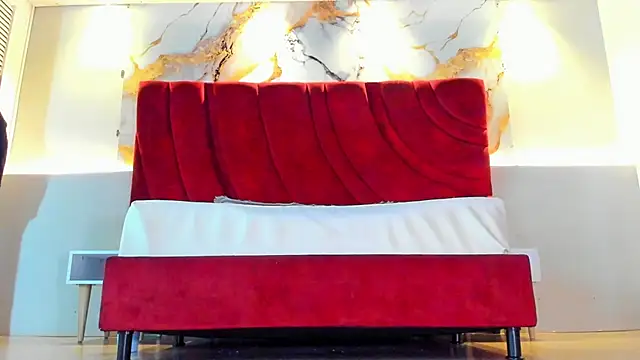 MAISE HILL1 online show from October 15, 2025, 1:22 pm