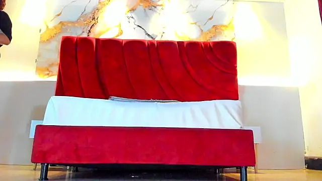 MAISE HILL1 online show from November 7, 2025, 1:22 pm