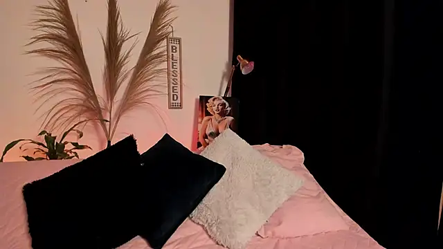 Snapshot of Serenity_Day chatting on October 22, 2025, 2:45 am Serenity Day online show from October 22, 2025, 2:45 am