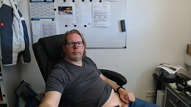 VSteph online show from September 9, 2025, 2:38 pm