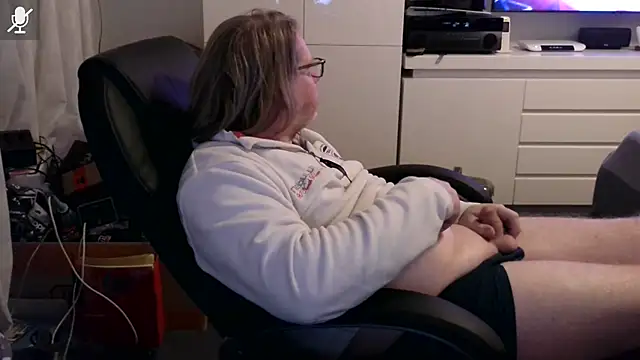 VSteph online show from December 17, 2025, 9:21 pm