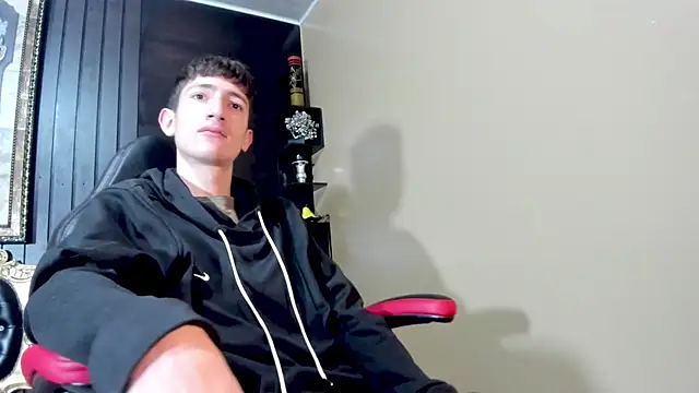 Erik Osorio online show from January 18, 2025, 4:21 pm