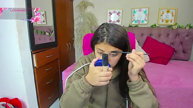 Lia Keen online show from October 8, 2025, 12:47 pm