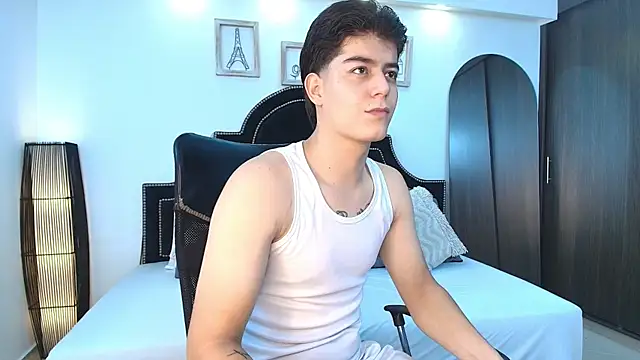 MaxxiCruz online show from September 10, 2025, 1:38 am