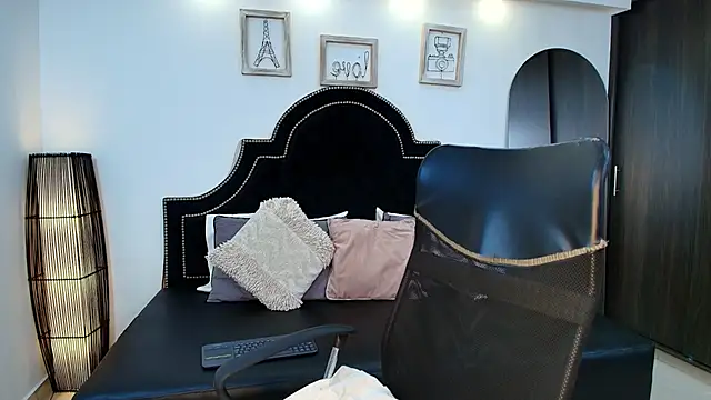 MaxxiCruz online show from September 25, 2025, 12:58 am