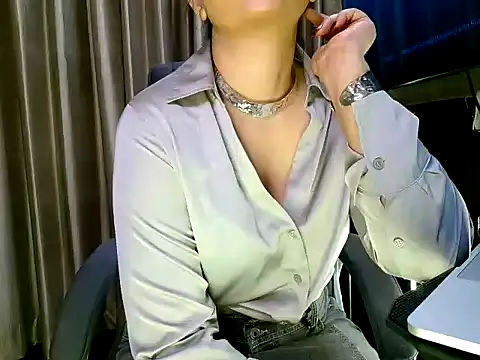 Snapshot of fabdemira chatting on October 24, 2025, 9:49 am fabdemira online show from October 24, 2025, 9:49 am