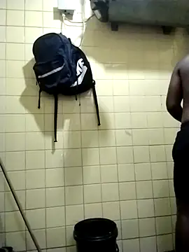 Polygamist online show from December 4, 2025, 4:33 am