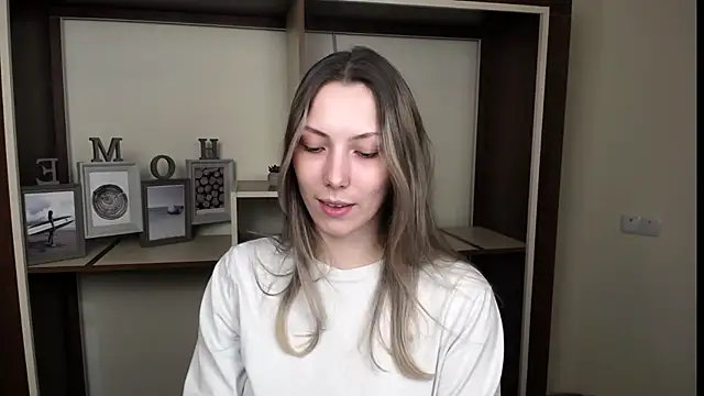 Snapshot of VanessaMay_ chatting on March 1, 2026, 6:21 pm VanessaMay online show from March 1, 2026, 6:21 pm