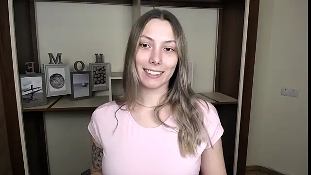 Snapshot of VanessaMay_ chatting on March 3, 2026, 5:41 pm VanessaMay online show from March 3, 2026, 5:41 pm