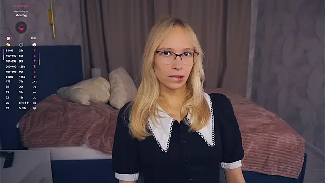 Snapshot of LynetBurby chatting on October 11, 2025, 3:32 pm LynetBurby online show from October 11, 2025, 3:32 pm