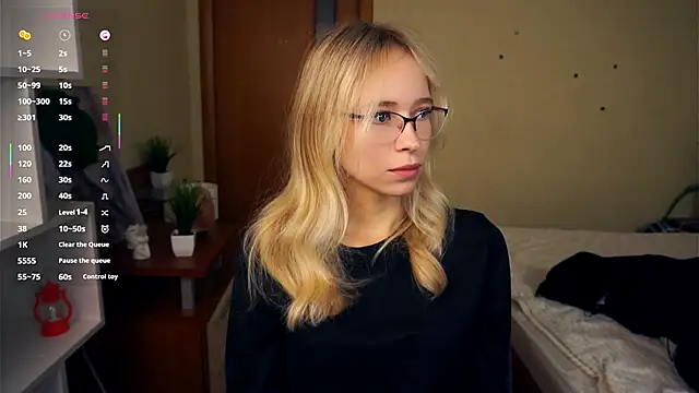 Snapshot of LynetBurby chatting on October 22, 2025, 3:12 pm LynetBurby online show from October 22, 2025, 3:12 pm