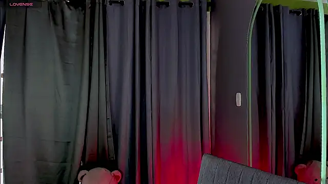 gatitavenecis online show from February 7, 2025, 5:29 pm