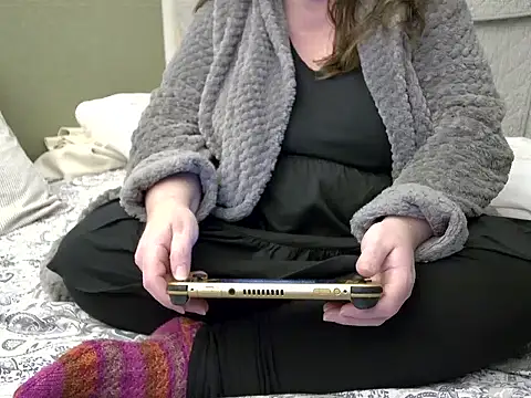 MarthaBriest online show from October 28, 2025, 4:27 am