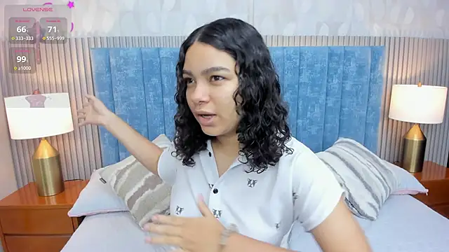 Snapshot of pretty_sunlight_ chatting on October 26, 2025, 2:06 am pretty sunlight online show from October 26, 2025, 2:06 am