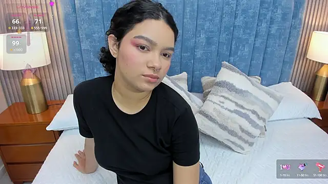 Snapshot of pretty_sunlight_ chatting on November 5, 2025, 2:11 am pretty sunlight online show from November 5, 2025, 2:11 am