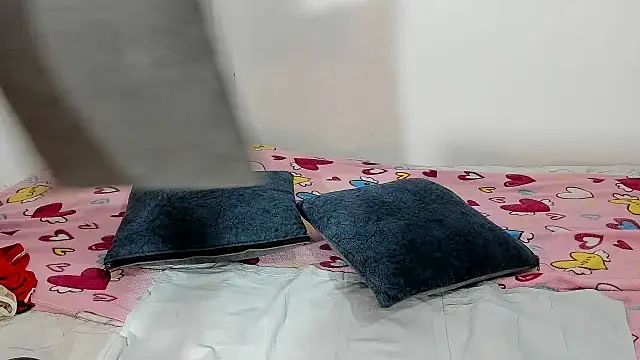 madisson smalltits online show from December 1, 2025, 1:05 pm