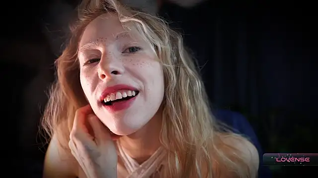 Snapshot of _Phantom_thread_ chatting on December 4, 2025, 8:56 am Phantom thread online show from December 4, 2025, 8:56 am