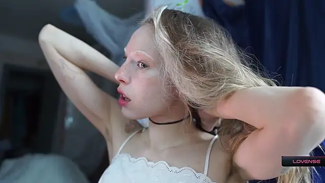 Snapshot of _Phantom_thread_ chatting on March 4, 2026, 8:42 am Phantom thread online show from March 4, 2026, 8:42 am