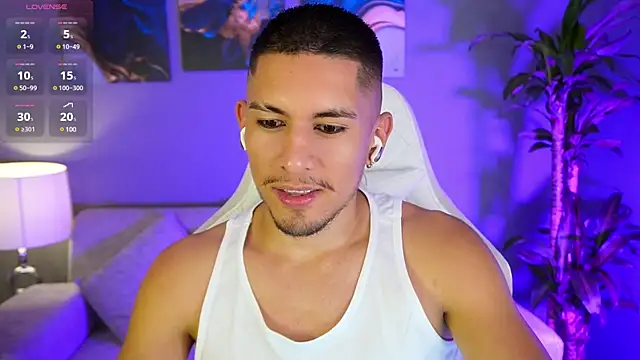 Snapshot of Aaronfox_x chatting on January 6, 2025, 5:52 am Aaronfox x online show from January 6, 2025, 5:52 am