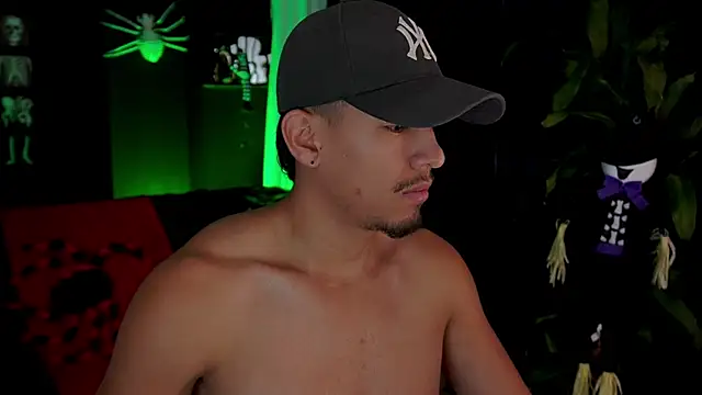 Aaronfox x online show from October 20, 2025, 1:00 pm