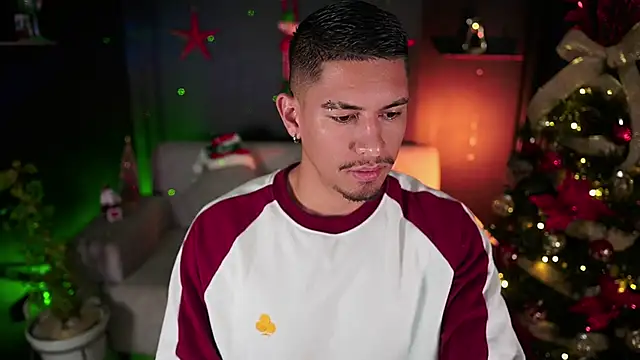 Aaronfox x online show from December 2, 2025, 8:52 am