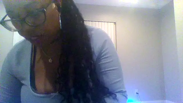 Snapshot of KittyKayla chatting on October 5, 2025, 5:28 am KittyKayla online show from October 5, 2025, 5:28 am