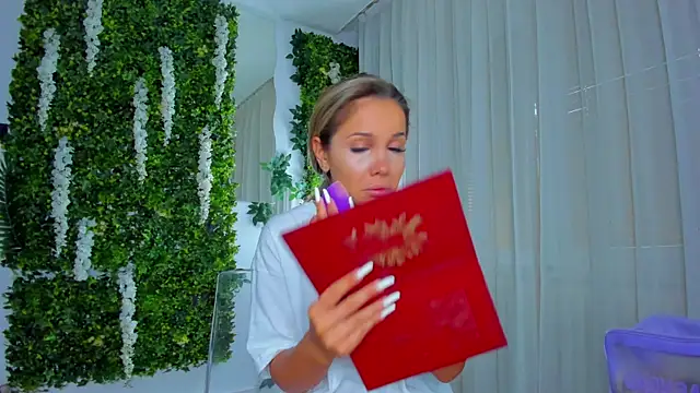 VivienCarter online show from October 3, 2025, 2:14 pm