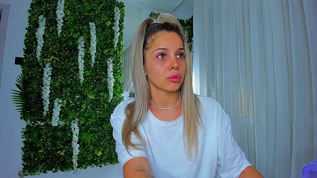 VivienCarter online show from October 6, 2025, 2:47 pm