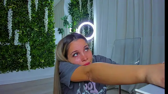 VivienCarter online show from October 24, 2025, 6:59 pm