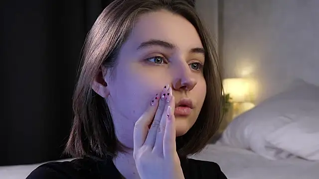 MeghanElson online show from April 18, 2026, 1:04 pm