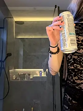 madelinexx online show from October 23, 2025, 1:43 pm