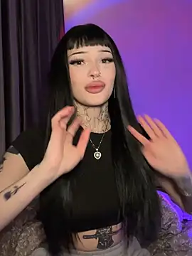 madelinexx online show from December 4, 2025, 3:43 pm