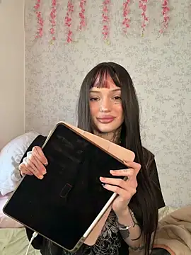 madelinexx online show from March 3, 2026, 10:10 am