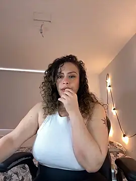 Elizabeth Dupont online show from November 2, 2025, 5:15 pm