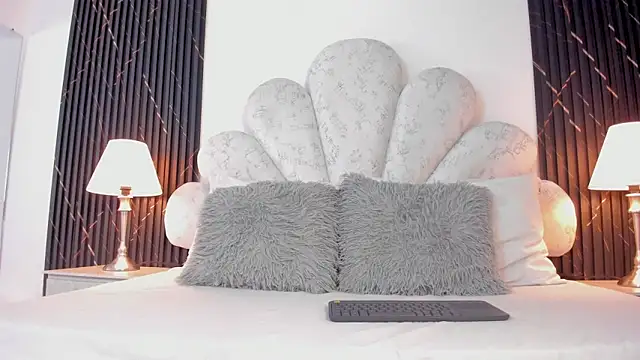 Jaslyn  Smith online show from March 18, 2026, 5:05 pm