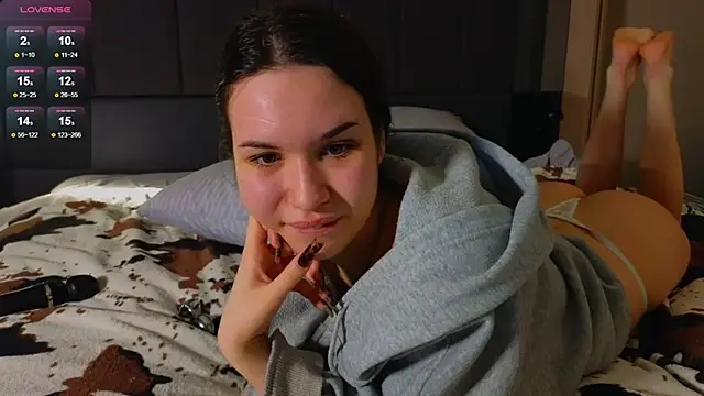 Snapshot of Roxie_Mils chatting on March 14, 2025, 9:32 pm Roxie Mils online show from March 14, 2025, 9:32 pm