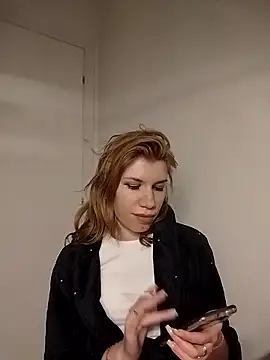 EvaRush online show from December 22, 2025, 8:50 pm