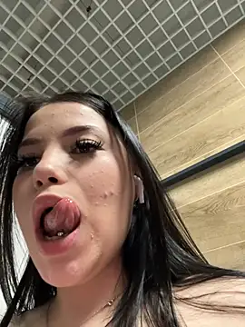 Snapshot of Chloe__Moon chatting on January 31, 2025, 10:10 pm Chloe  Moon online show from January 31, 2025, 10:10 pm